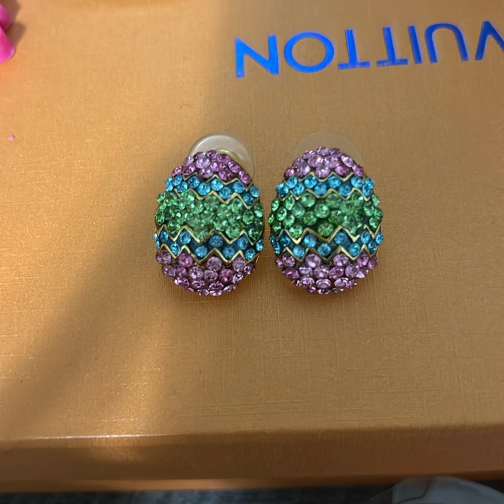Gorgeous Easter egg rhinestone earrings ❤️